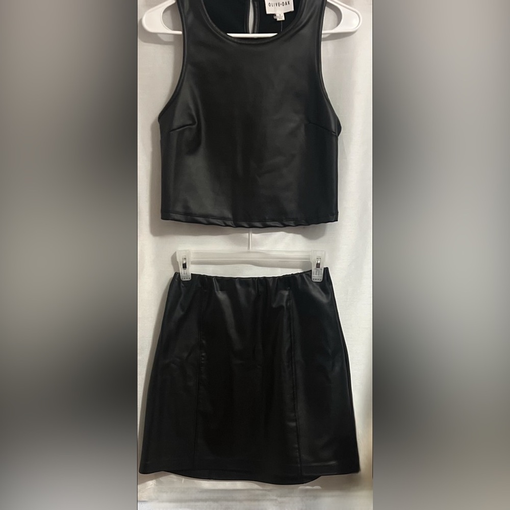 Olive & Oak Black Top